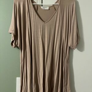 Carly Jean Los Angeles V Neck Shirt